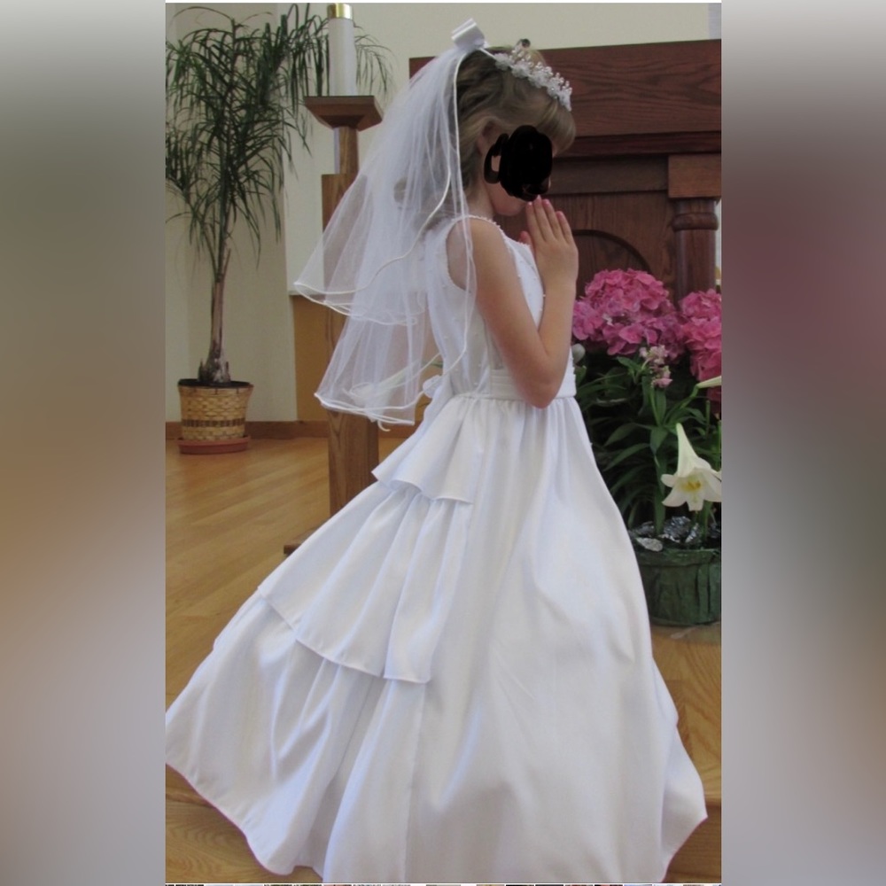 Swea Pea and Lilli white size 8 communion dress. Headpiece and slip included